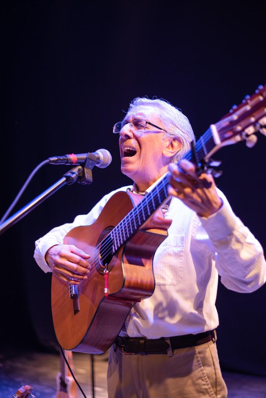 Clases de guitarra con Rodrigo Sotomayor